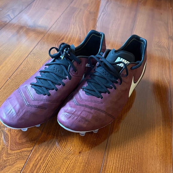Nike Tiempo Legend VI SE FG Men\'s Athletic Cleats